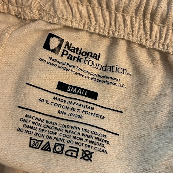 Yellowstone National Park Joggers - Picture 3 of 5